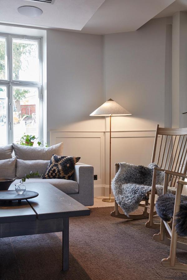 Runo Hotel Porvoo Extérieur photo A floor lamp