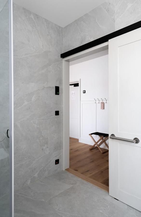 Runo Hotel Porvoo Extérieur photo A modern interior door